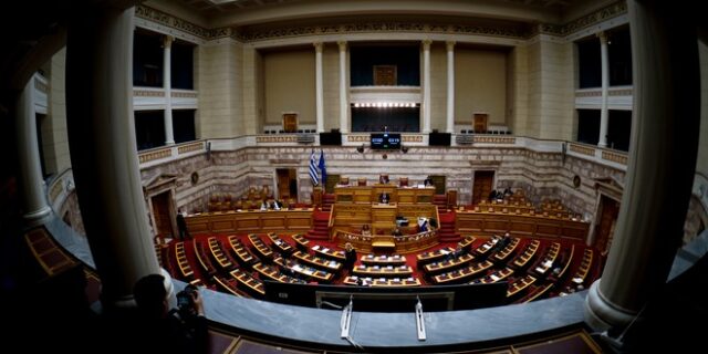 Τους ρωτούσαν για τις υποκλοπές και απαντούσαν για τον… Καλογρίτσα