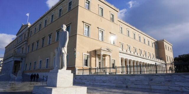 Κατατέθηκε η τροπολογία για τον κατώτατο μισθό – Αναλυτικά όσα προβλέπει