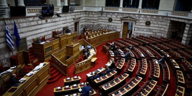 Οι απαγορεύσεις βλάπτουν πρωτίστως την Δημοκρατία