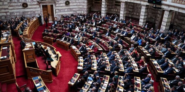 Πρόταση δυσπιστίας: “Γαλάζια σιωπή” για τις υποκλοπές στη συζήτηση