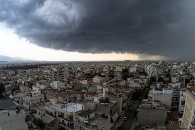 Καιρός: Συννεφιά με βροχές και καταιγίδες – Υψηλές θερμοκρασίες στα κεντρικά και νότια