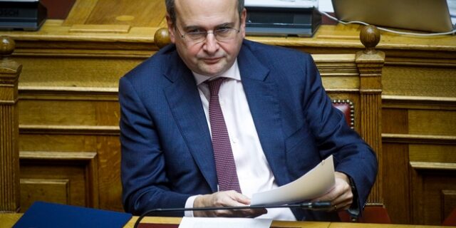 Χατζηδάκης: Προαναγγέλλει πρόσθετη παρέμβαση στις συντάξεις
