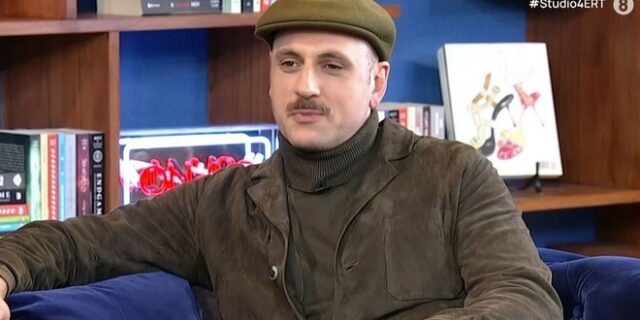 Γιώργος Χρυσοστόμου: Γιατί εμφανίστηκε με μπερέ στο Στούντιο 4 – “Κρατάω ένα μυστήριο”