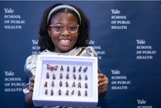 ΗΠΑ: Το Γειλ βράβευσε 9χρονη που ανακρίθηκε από την αστυνομία, προσπαθώντας να σώσει την πόλη της από έντομα
