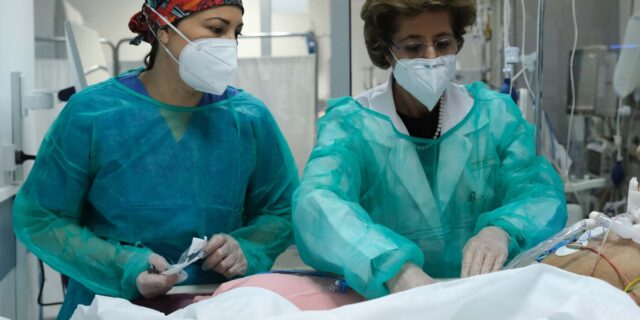 ΕΟΔΥ: Εβδομάδα με 15 νεκρούς με Covid και 17 διασωληνωμένους