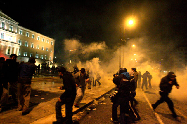 Εσύ τι θυμάσαι από τη νύχτα της 12ης Φεβρουαρίου του 2012 που κάηκε η Αθήνα;