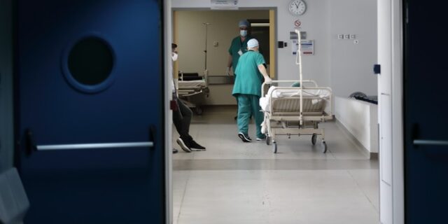 Υπό κατάρρευση 14 νοσηλευτικά ιδρύματα στην Αττική – SOS από τους γιατρούς Αθήνας και Πειραιά
