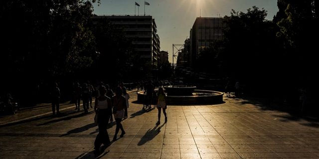 Πέντε άνθρωποι που μένουν τον Αύγουστο στην Αθήνα