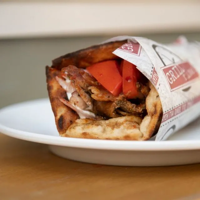 Πού τρώμε τα καλύτερα σουβλάκια εκτός κέντρου