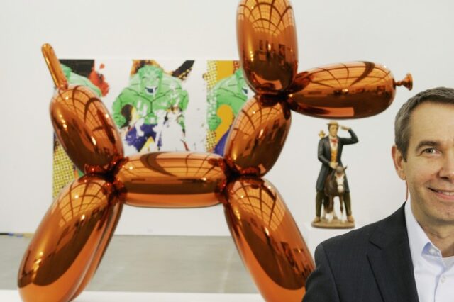ΗΠΑ: Επισκέπτρια γκαλερί έσπασε γλυπτό “Balloon Dog” του καλλιτέχνη Τζεφ Κουνς