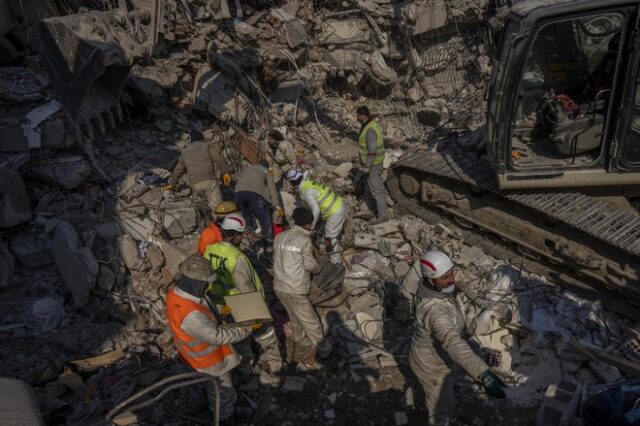 Σεισμός στην Τουρκία: Θαύμα στο Χατάι – Γυναίκα ανασύρθηκε ζωντανή 205 ώρες μετά την καταστροφή