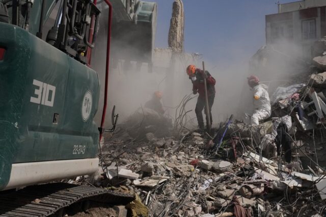 Τουρκία: Οι έρευνες σταματούν, οι ελπίδες σβήνουν – Δεκάδες συλλήψεις για τα κτίρια που καταστράφηκαν