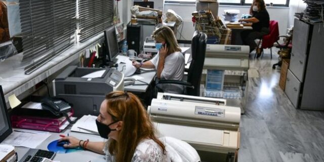 Κακοκαιρία Μπάρμπαρα: Τηλεργασία τη Δευτέρα στο Δημόσιο – Σύσταση για τον ιδιωτικό