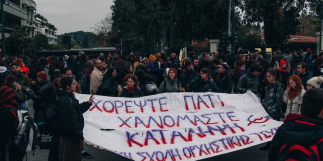 Η φωνή των καλλιτεχνών ακούγεται πια σε όλη την Ευρώπη – Οι συγκινητικές δράσεις στήριξης