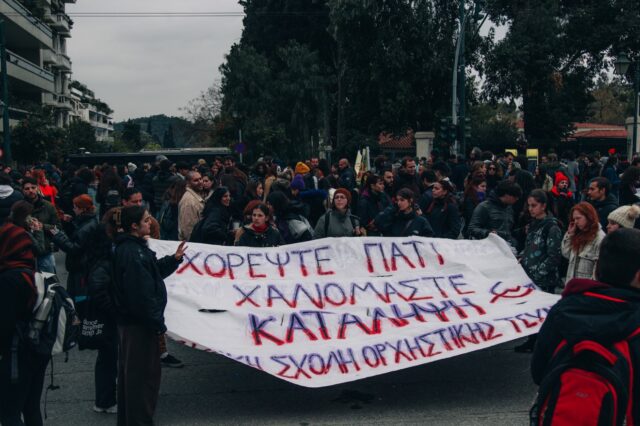 Η φωνή των καλλιτεχνών ακούγεται πια σε όλη την Ευρώπη – Οι συγκινητικές δράσεις στήριξης