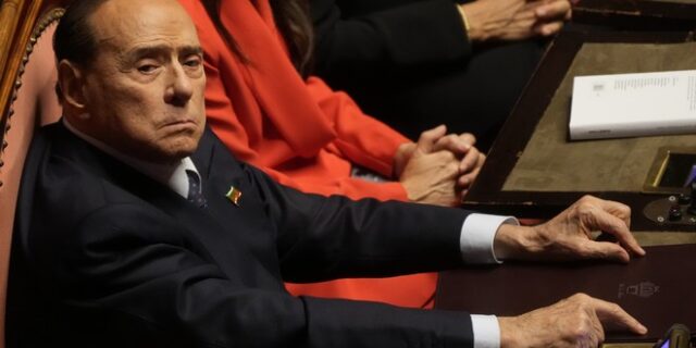 Ο Μπερλουσκόνι επιτίθεται ξανά στον Ζελένσκι – “Αν ήμουν πρωθυπουργός δεν θα πήγαινα ποτέ να του μιλήσω”