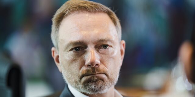 Γερμανία: Ο Λίντνερ θέλει να απελαύνονται περισσότεροι μετανάστες