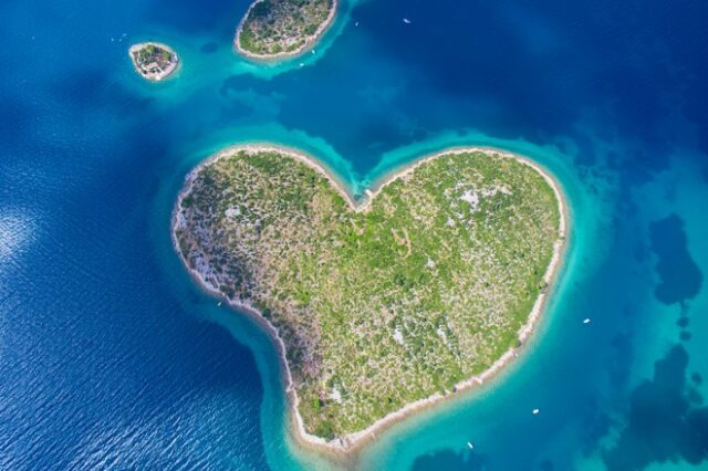 Ο Τέλειος Βαλεντίνος: Πωλείται τμήμα νησιού στην Κροατία σε σχήμα καρδιάς