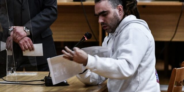 Δίκη Χρυσής Αυγής: Συγκλονίζει ο φίλος του Φύσσα – “Γύρισα και είδα κόσμο πάνω στον Παύλο”