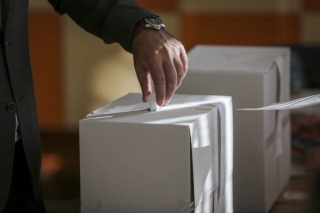 Εκλογές στη Βουλγαρία – exit poll: Μάχη “στήθος με στήθος” κεντροδεξιάς συμμαχίας και φιλοευρωπαϊκού κόμματος