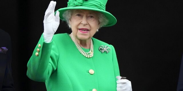 Βρετανία: Ένοχος ο άνδρας με τη βαλλίστρα που είχε απειλήσει ότι θα σκότωνε τη βασίλισσα Ελισάβετ