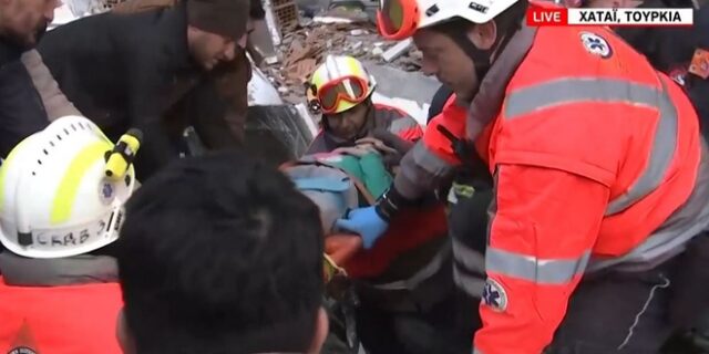 Σεισμός στην Τουρκία: Επιχείρηση διάσωσης από την ΕΜΑΚ – Τα χειροκροτήματα για τη διάσωση 6χρονης
