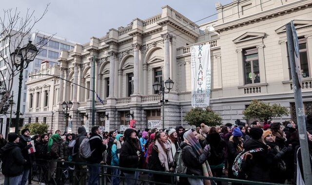 Δεληβοριάς, Βλάχος, Σάττι και πολλοί καλλιτέχνες στη συναυλία αλληλεγγύης στο Τσίλερ – “Δε φεύγουμε – Τώρα θα μας ακούσετε”