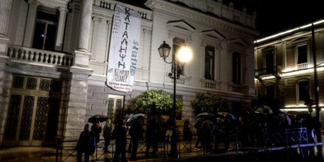 Εθνικό Θέατρο: Υπό κατάληψη από σπουδαστές δραματικών σχολών