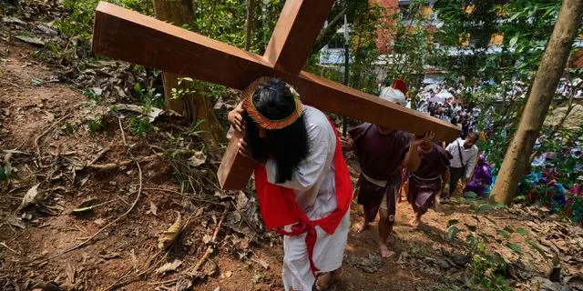 Τα πιο ιδιαίτερα έθιμα της Μεγάλης Εβδομάδας ανά τον κόσμο