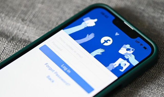 Facebook: Έσπασε το ρεκόρ των δύο δισεκατομμυρίων χρηστών