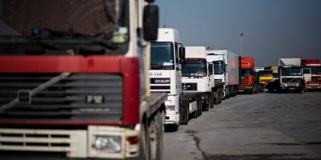 Απαγόρευση κυκλοφορίας φορτηγών άνω των 3,5 τόνων από την Μ. Πέμπτη