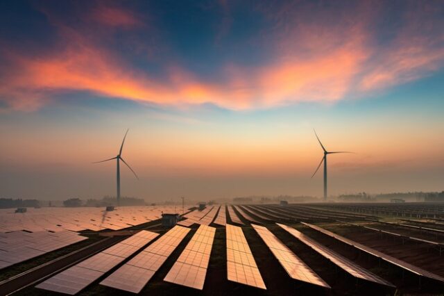 Από ανεμογεννήτριες και φωτοβολταϊκά το 12% του ηλεκτρισμού παγκοσμίως το 2022