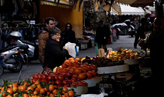 ΦΠΑ: Ποια είδη παραμένουν μέχρι το τέλος του έτους στον χαμηλό συντελεστή