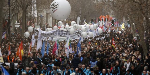 Γαλλία: Εκατοντάδες χιλιάδες ξανά στους δρόμους κατά του συνταξιοδοτικού