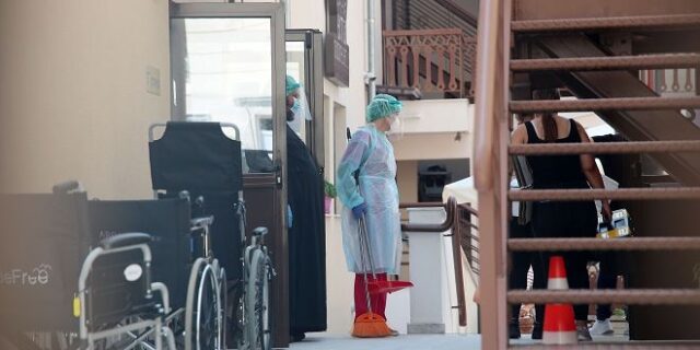 Ασβεστοχώρι: Παραπέμπονται για κακούργημα οι ιδιοκτήτες του γηροκομείου που έχασαν τη ζωή τους 28 ηλικιωμένοι