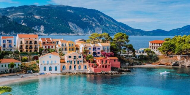 “Φρενίτιδα” κρατήσεων από Ευρώπη: Θα “βουλιάξει” η Ελλάδα από τουρίστες το καλοκαίρι;