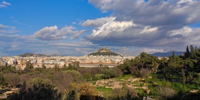 Καιρός Αθήνα: Γενικά αίθριος με τοπικές νεφώσεις από το μεσημέρι