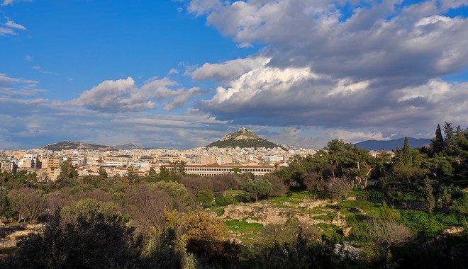 Καιρός Αθήνα: Αίθριος με τοπικές νεφώσεις από το μεσημέρι