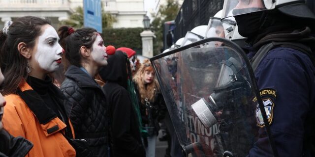 Καλλιτέχνες: Συνεχίζουν τις κινητοποιήσεις τους μετά τη συνάντηση με Μητσοτάκη – 24ωρη απεργία την Παρασκευή