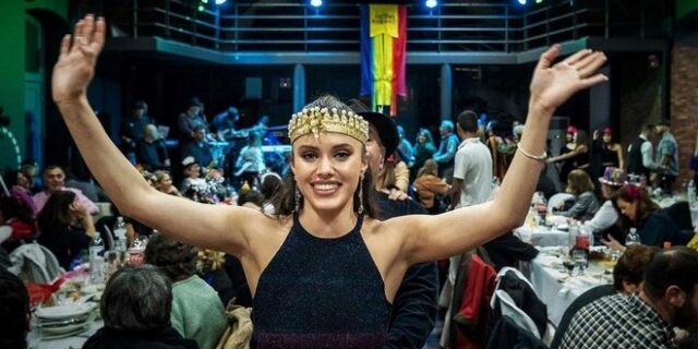 Πατρινό Καρναβάλι: Με μήνυμα κατά του πολέμου στην Ουκρανία το άρμα της βασίλισσας