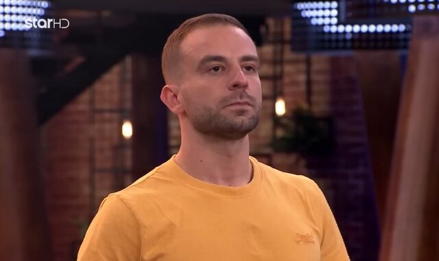 MasterChef: Ο Ηλίας Κιαζόλι επέστρεψε και “πέταξε” έξω τον νέο παίκτη – Το άβολο καλωσόρισμα