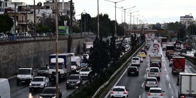 Κίνηση στους δρόμους: Καραμπόλα τριών οχημάτων στον Κηφισό