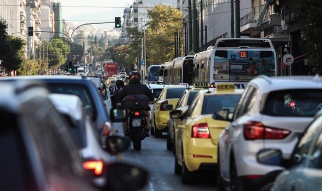 Κίνηση στους δρόμους: Μποτιλιάρισμα σε λεωφόρο Αθηνών και Κηφισό – LIVE χάρτης