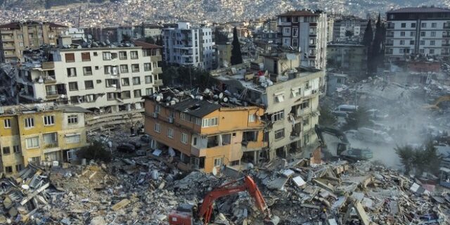 Σεισμός στην Τουρκία: 113 εντάλματα σύλληψης για τα κτίρια που κατέρρευσαν – Στο μάτι του κυκλώνα ο Ερντογάν