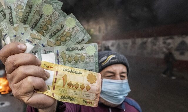 Λίβανος: Διαδηλωτές πυρπόλησαν τράπεζες στη Βηρυτό