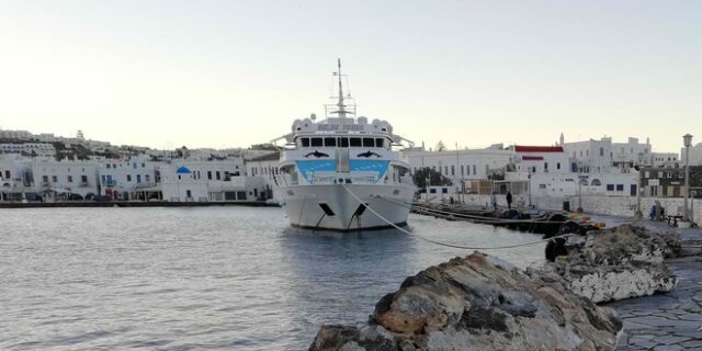 Μύκονος: Θύμα ξυλοδαρμού 58χρονος ναυτικός – Μπήκε στο πλοίο, τον χτύπησε στο κεφάλι και εξαφανίστηκε