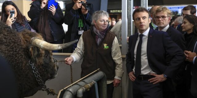 Μακρόν: Ζήτησε από τους Γάλλους “οικονομία στο νερό” και αποδοκιμάστηκε