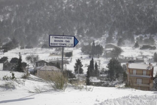 Κακοκαιρία “Μπάρμπαρα”: Θα συνεχιστούν οι χιονοπτώσεις και αύριο-Πάνω από 70 κλήσεις στην Πυροσβεστική στην Αττική