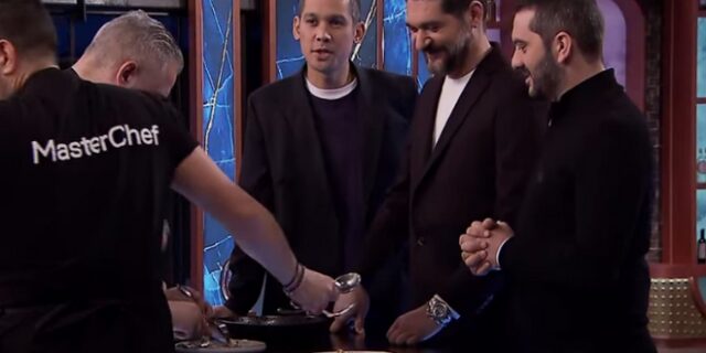 MasterChef: Το “μυστικό” του πιάτου αντιγραφής που έκανε τον Κοντιζά να τραγουδήσει “Τρύπες”