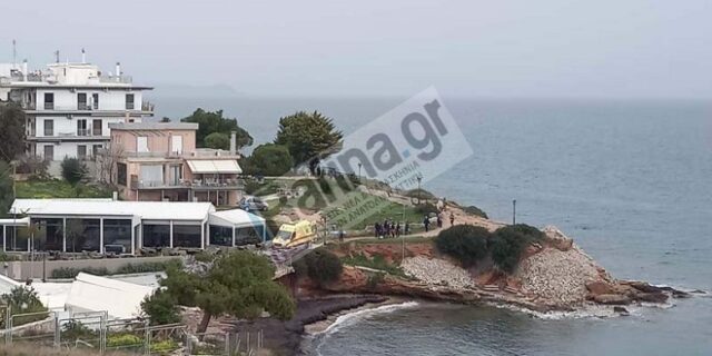 Μάτι: Νεκρή εντοπίστηκε γυναίκα σε βράχια στην Αργυρά Ακτή